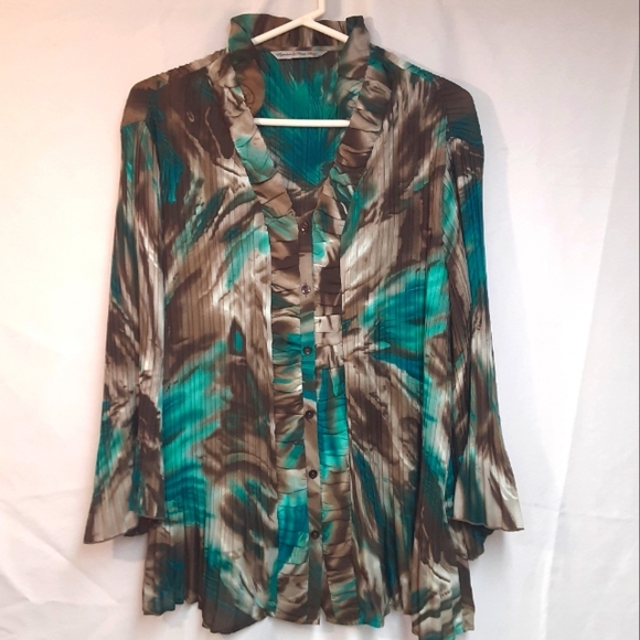 Signature by Larry Levine Woman Grey Pleated Crepe Tulip Sleeve Blouse  Size 2X. - Picture 11 of 11